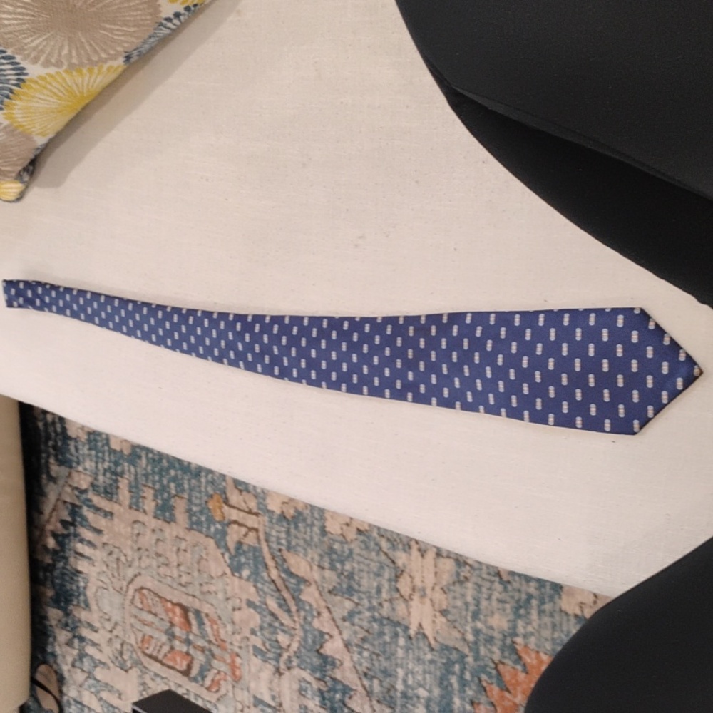 Gucci navy tie with little banded design - Picture 4 of 4
